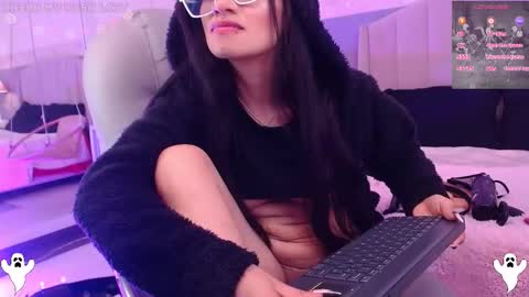 Snapshot of emerald_gh chatting on October 10, 2:05 am Danna online show from October 10, 2:05 am