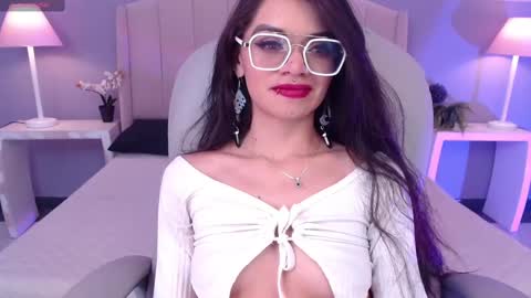 Snapshot of emerald_gh chatting on September 21, 9:13 pm Danna online show from September 21, 9:13 pm