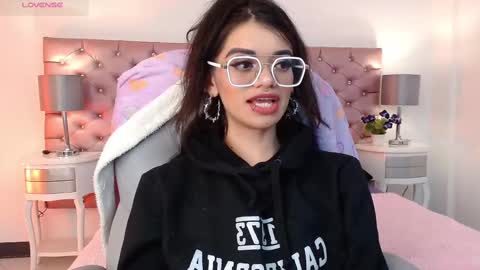 Snapshot of emerald_gh chatting on September 23, 12:42 am Danna online show from September 23, 12:42 am