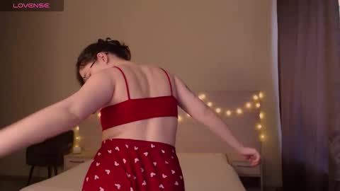 Emi online show from March 10, 1:48 pm