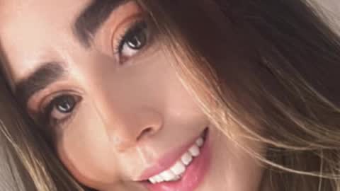 emi_royse online show from December 19, 6:33 pm