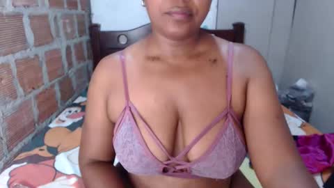 Snapshot of emilay_miller chatting on September 16, 12:13 pm Emily online show from September 16, 12:13 pm