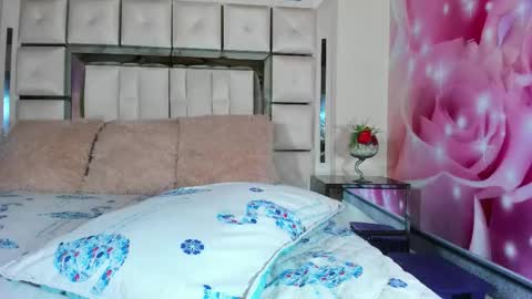 Snapshot of emili_clark chatting on October 7, 5:23 am Emili clark online show from October 7, 5:23 am
