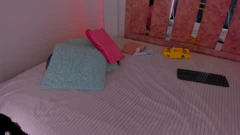 emili_williams10 online show from April 28, 2:27 am