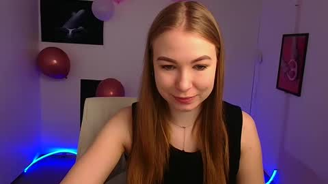 Snapshot of emilia_ilia chatting on March 8, 6:09 am Emilia online show from March 8, 6:09 am