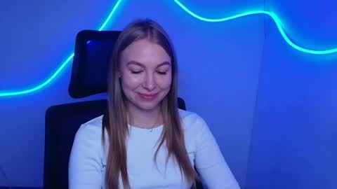 Snapshot of emilia_ilia chatting on September 13, 5:26 am Emilia online show from September 13, 5:26 am