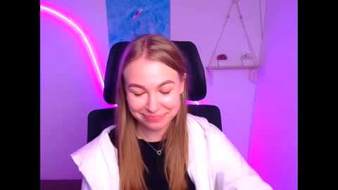 Emilia online show from November 16, 12:27 pm