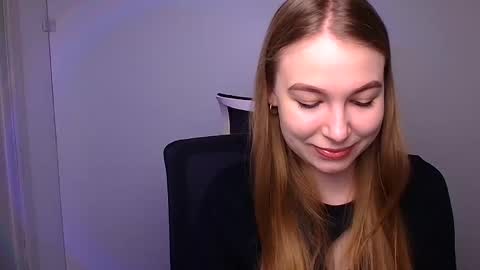 Snapshot of emilia_ilia chatting on January 30, 8:22 am Emilia online show from January 30, 8:22 am