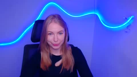 Snapshot of emilia_ilia chatting on September 19, 5:28 am Emilia online show from September 19, 5:28 am