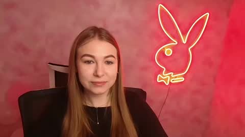 Snapshot of emilia_ilia chatting on March 5, 6:23 am Emilia online show from March 5, 6:23 am