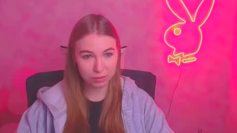 Snapshot of emilia_ilia chatting on February 21, 6:07 am Emilia online show from February 21, 6:07 am