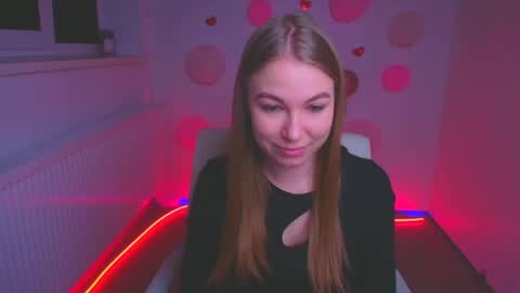 Snapshot of emilia_ilia chatting on February 27, 12:23 pm Emilia online show from February 27, 12:23 pm