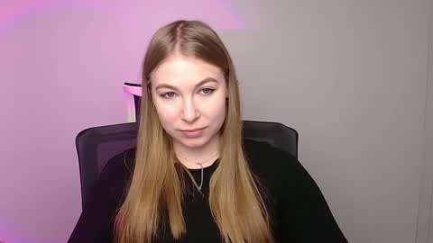 Snapshot of emilia_ilia chatting on February 6, 6:08 am Emilia online show from February 6, 6:08 am