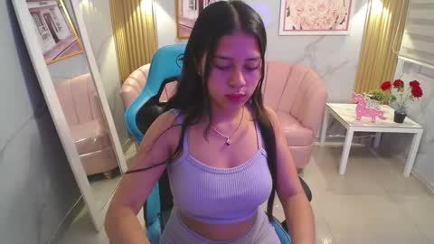 Snapshot of emilia_love_a chatting on October 10, 4:28 am Emilia online show from October 10, 4:28 am
