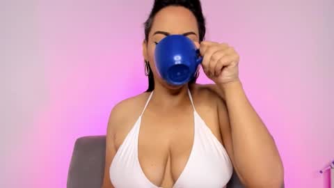 emiliana_bloomm online show from October 27, 10:00 am