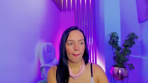 Snapshot of emiliarose_ chatting on March 9, 8:42 pm EmiliaRose online show from March 9, 8:42 pm