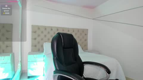 Snapshot of emiliarose_ chatting on February 20, 8:25 pm EmiliaRose online show from February 20, 8:25 pm