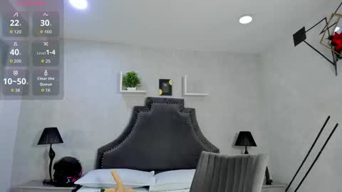 Snapshot of emiliarose_ chatting on October 14, 9:39 pm EmiliaRose online show from October 14, 9:39 pm