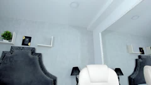 Snapshot of emiliarose_ chatting on September 10, 10:21 pm EmiliaRose online show from September 10, 10:21 pm