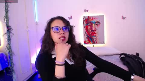 Snapshot of emilirusso chatting on October 15, 8:11 pm Emili Russo online show from October 15, 8:11 pm