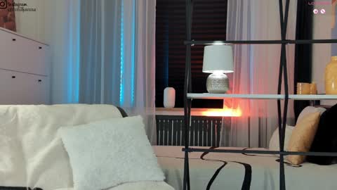 Emiljanna online show from April 26, 1:42 pm