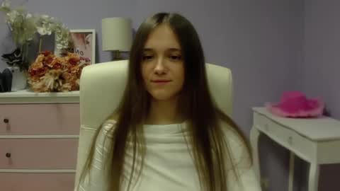 Snapshot of emilly_lust99 chatting on January 28, 7:43 am Emilly online show from January 28, 7:43 am