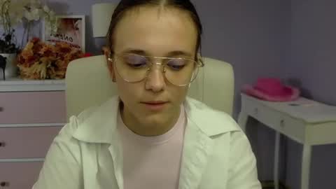 Snapshot of emilly_lust99 chatting on February 28, 9:04 am Emilly online show from February 28, 9:04 am