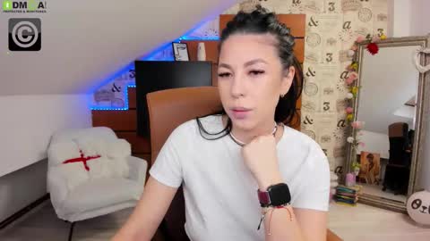 EmillyTaylor online show from February 3, 4:32 am