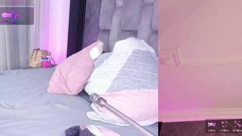 Snapshot of emily___fox chatting on October 13, 12:08 pm Emily online show from October 13, 12:08 pm
