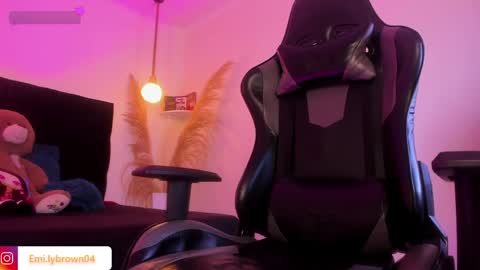 emily_brown04 online show from April 26, 12:03 pm