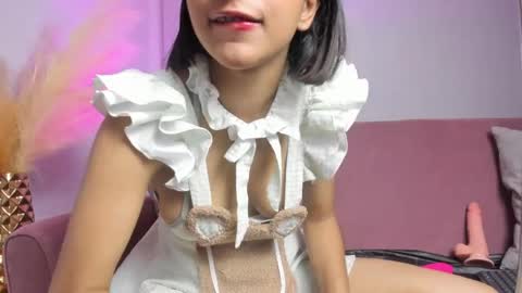 emily_bruss online show from April 23, 7:49 pm