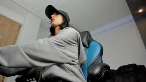 emily_bruss online show from May 21, 8:07 pm