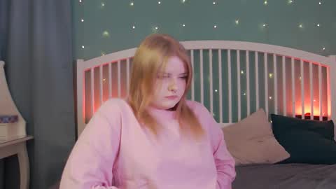 emily_coyness online show from February 14, 3:36 pm