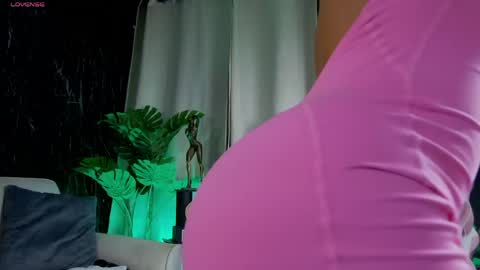 Emily foxx01 online show from April 27, 11:57 pm