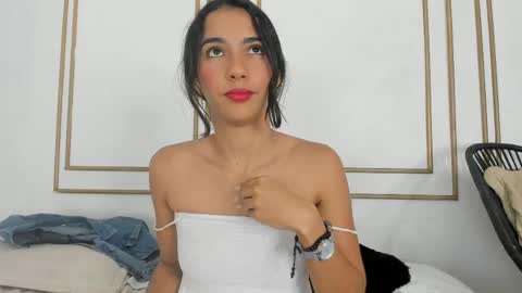 emily_gaviria1 online show from April 25, 1:41 pm