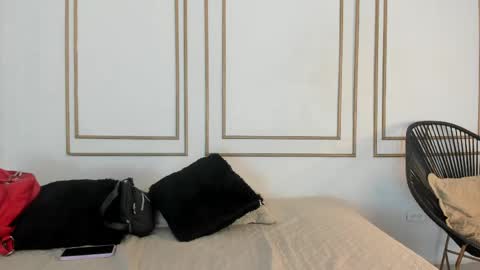 emily_gaviria1 online show from April 28, 12:09 pm