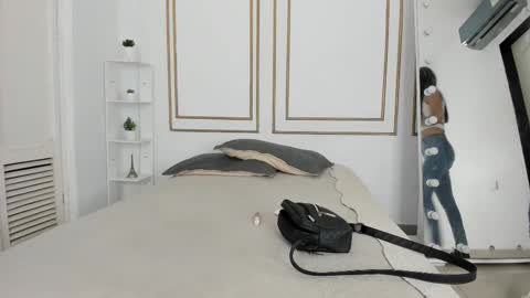 emily_gaviria1 online show from March 3, 11:49 am