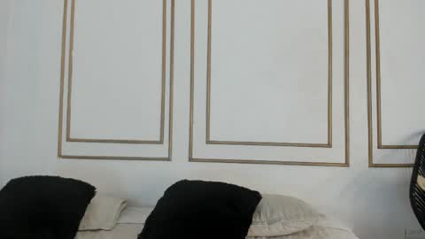 emily_gaviria1 online show from April 24, 12:30 pm