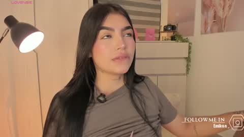 EmilyKenner  Independent model  online show from April 26, 2:15 pm