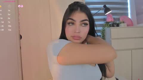 EmilyKenner  Independent model  online show from October 23, 11:27 am