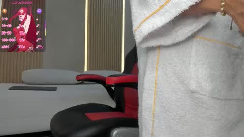 emily_kovac online show from January 19, 11:28 am