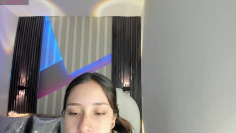 Snapshot of emily_layton chatting on January 25, 3:47 pm Emily online show from January 25, 3:47 pm