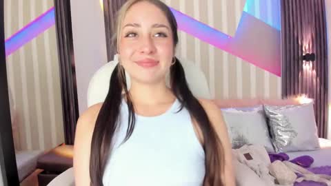 Snapshot of emily_layton chatting on October 5, 4:56 pm Emily online show from October 5, 4:56 pm