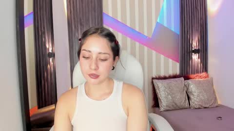 Snapshot of emily_layton chatting on September 19, 3:55 pm Emily online show from September 19, 3:55 pm