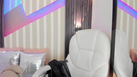 Emily online show from October 21, 4:44 pm