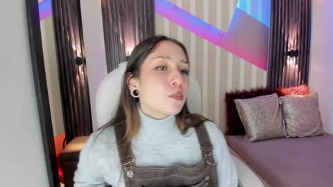 Snapshot of emily_layton chatting on September 20, 4:05 pm Emily online show from September 20, 4:05 pm