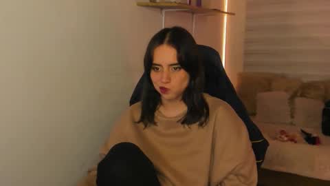 emily_lindey online show from October 19, 4:14 am