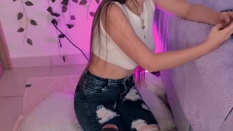 Snapshot of emily_montoya chatting on December 28, 10:13 pm Emily online show from December 28, 10:13 pm