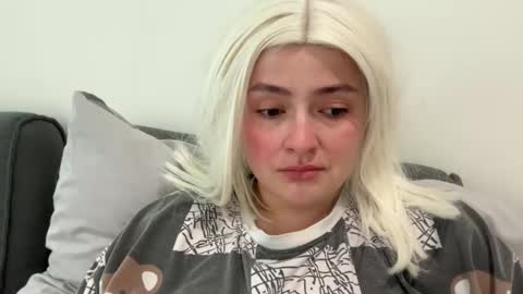 emily_morning_dew online show from April 1, 8:15 am