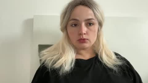 Snapshot of emily_morning_dew chatting on October 3, 7:02 am emily_morning_dew online show from October 3, 7:02 am
